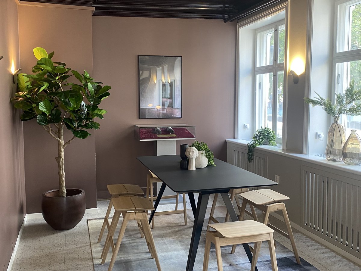 Entré mot inngangsparti, etter