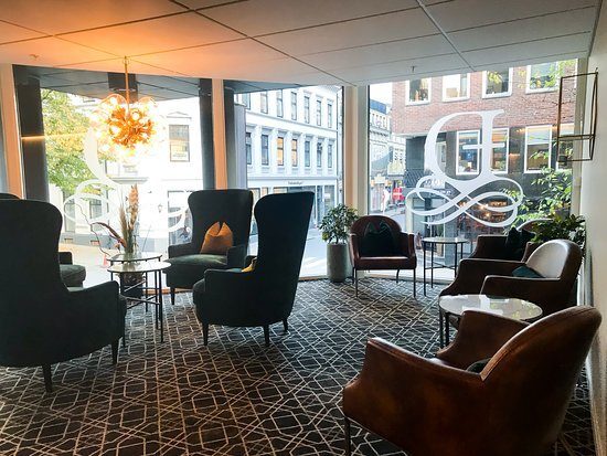 Lounge med sittegrupper i Hotel Verdandi i Oslo sentrum