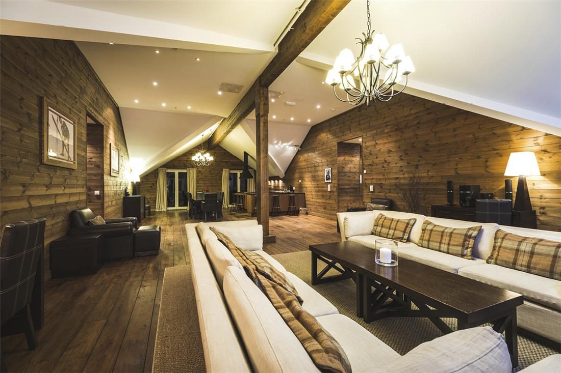 Lounge med laftede vegger på Vestlia Resort på Geilo